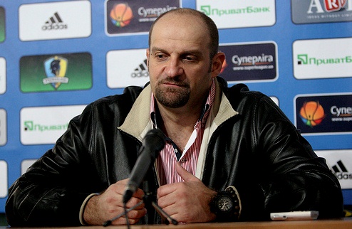 Митрович покидает Будивельник Руководство киевского клуба и наставник команды Звездан Митрович приняли решение не продолжать сотрудничество. 