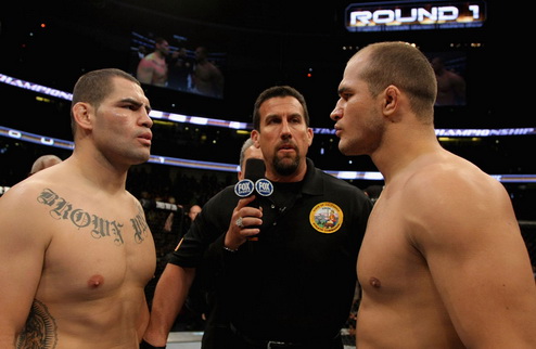 Дос Сантос — Веласкес на UFC 152 Президент UFC Дана Уайт поведал о том, когда же состоится ожидаемый многими матч-реванш между чемпионом в тяжелой весов...