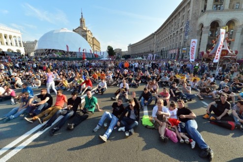 Евро-2012. В Украину за два дня приедет 16,5 тысяч фанов Гости Евро-2012 продолжают прибывать в Украину.