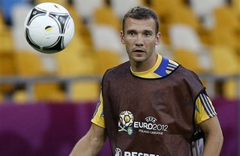Шевченко: "У нас есть козыри, которые покажем" Капитан сборной Украины уважает сборную Швеции, но не боится. 