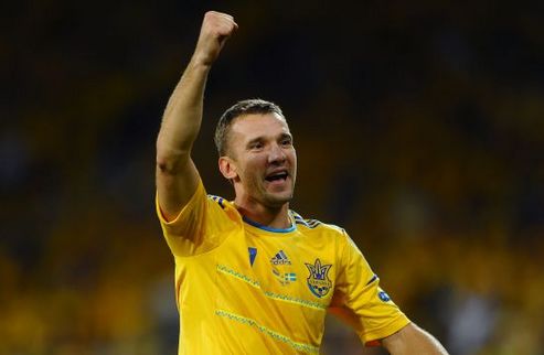 Шевченко: "Эта победа должна помочь нам сплотиться" Нападающий сборной Украины анализирует победный результат матча со шведами. 