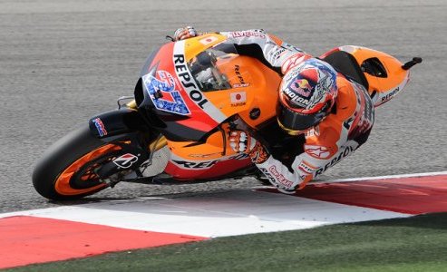 MotoGP. Гран-при Великобритании. Стоунер побеждает в последней практике Кейси Стоунер показал лучшее время уик-энда и возглавил протокол.
