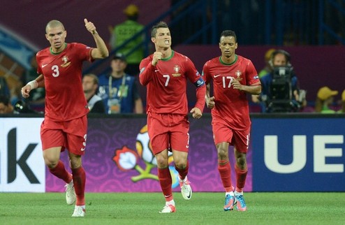 Португалия выходит в плей-офф Евро + ВИДЕО Команда Паулу Бенту в четвертьфинале сыграет с Чехией.
