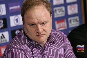 Хрюнов: "Мабуза сильнее Холта" Владимир Хрюнов уверен, что от замены Холта на Кайзера Мабузу, зрители только выиграют. 