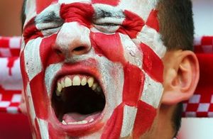 Хорваты оштрафованы за расизм Недостойное поведение болельщиков обошлось хорватской Федерации футбола в 80 тысяч евро.
