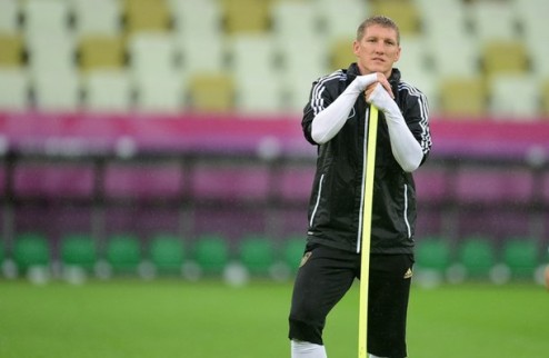 Швайнштайгер сыграет с Грецией Об этом сообщил главный тренер сборной Германии Йоахим Лев.