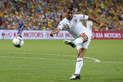 Коул и Янг стали жертвами расизма Игроки сборной Англии пострадали за матч с Италией.