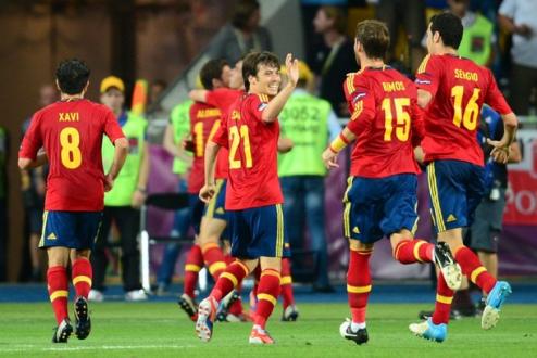 Испания громит Италию и выигрывает Евро-2012 + ВИДЕО Скуадра Адзурра не смогла ответить разительным атакам Красной Фурии.