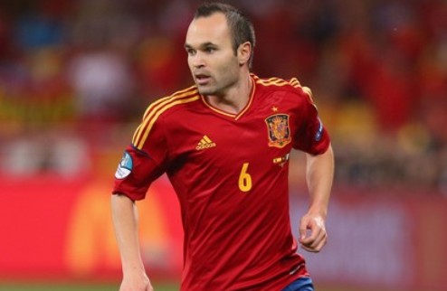 Иньеста — лучший игрок Евро Полузащитник сборной Испании получил заслуженную награду.
