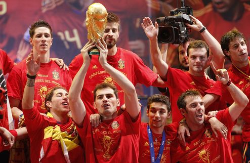 Названа символическая сборная Евро-2012 УЕФА определил состав символической сборной турнира, в которой ожидаемо оказалось очень много испанцев.