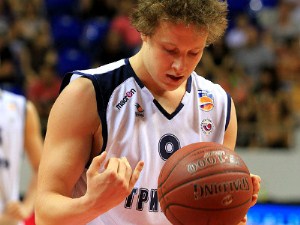 Кулагин переезжает в Самару Один из главных талантов российского баскетбола стал игроком местных Крыльев. 