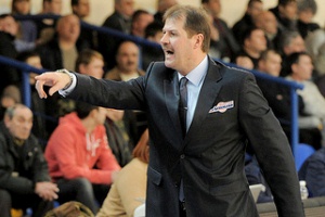 Крапикас вернулся в УНИКС Литовский тренер, работавший в Азовмаше, вновь вошел в штаб Ацо Петровича.
