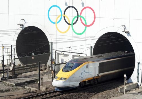 Церемонию открытия Олимпиады сократили на полчаса Организаторы лондонской Олимпиады решили сократить на тридцать минут церемонию открытия Игр из-за опас...