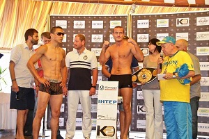 Узелков и Белькачем показали одинаковый вес Оба боксара показали на весах отметку в 79,25 кг.
