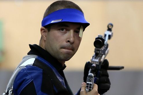 Пулевая стрельба. Первое золото Румынии Румын Алин Георге Молдовяну стал лучшим в стрельбе из пневматической винтовки с десяти метров.