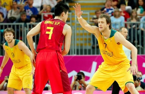 Австралия разбирается с Китаем Оссиз сохранили шансы на выход в следующий этап. 