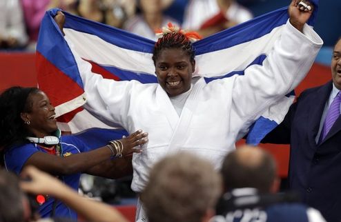 Кубинская дзюдоистка осчастливила страну вторым золотом Идалис Ортис приняла медальную эстафету у Лериса Пупо, выиграв второе за день золото для Кубы.