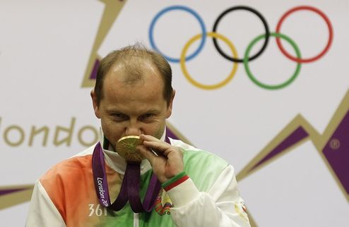 Мартынов принес первое золото Беларуси Стрелок из Беларуси Сергей Мартынов завоевал для своей страны первую золотую медаль Олимпиады в Лондоне.