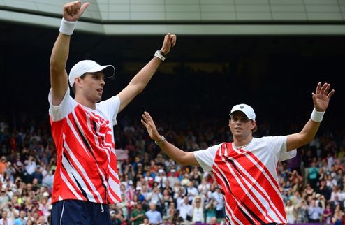 Золотые украшения для братьев Брайанов Американский теннисный дуэт на закате карьеры добился высшей награды Олимпийских игр.