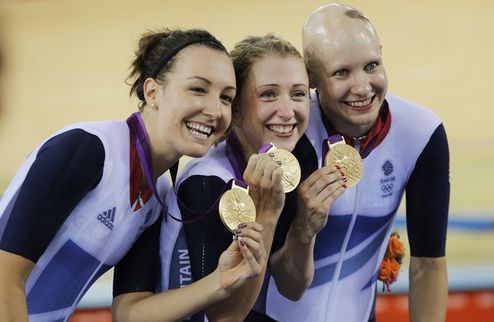 Велотрек. Очередной британский день Женская сборная Великобритании выиграла золотую медаль в командном преследовании на три километра, а Джейсон Кенни у...