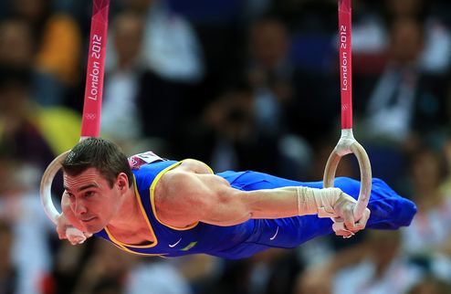 Бразильский гимнаст обошел китайца на кольцах Золотую награду за упражнения на кольцах среди мужчин завоевал Артур Дзанетти, всего на одну десятую балла...