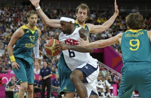 Джеймс делает трипл-дабл, США идет в полуфинал Австралия неплохо билась с главными фаворитами баскетбольного турнира на протяжении трех четвертей, но та...