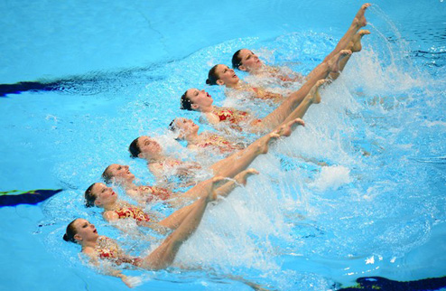 Синхронное плавание. Россиянки закрепили успех Российская команда по сихронному плаванию оставила за собой первое место после произвольной программы.