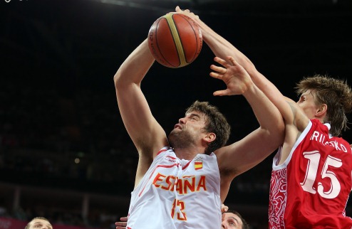Испания — первый финалист баскетбольного турнира Испанцы смогли переломить игру и переиграть сборную России. 