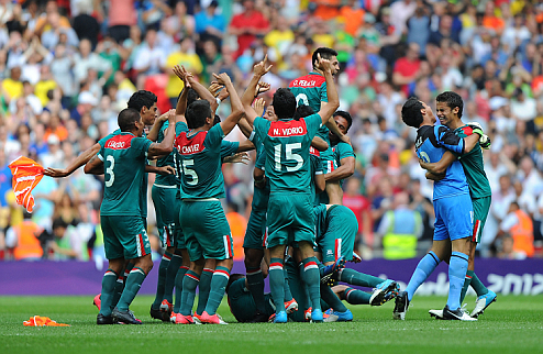 Мексика забирает футбольное золото Олимпиады! Олимпийское проклятие Бразилии все еще в действии – команде Мано Менезеса не удалось в финале обыграть Мек...