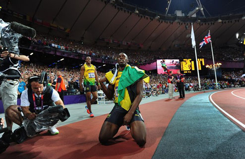 Легкая атлетика. Сборная Ямайки выигрывает золото с мировым рекордом Усэйн Болт завершает успешную для себя Олимпиаду мировым рекордом в эстафете 4х100 ...