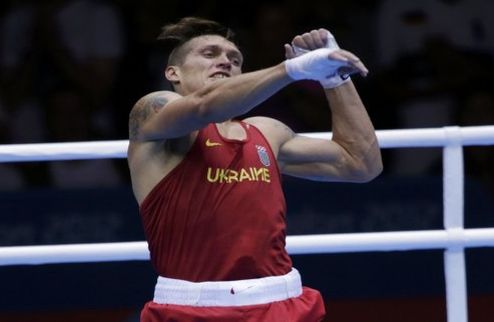Усик: "Легко могу импровизировать в танцах" Олимпийский чемпион по боксу украинец Александр Усик рассказал, почему он решил станцевать после победы.