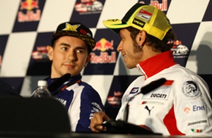 MotoGP. Росси: "Не думаю, что буду быстрее Лоренсо" Валентино Росси не считает, что в следующем сезоне он сможет быть первым пилотом Ямахи.