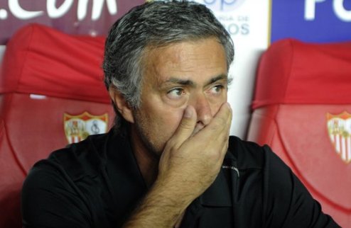 Моуриньо: "У меня нет команды" Главный тренер Реала болезненно отреагировал на поражение от Севильи (0:1).