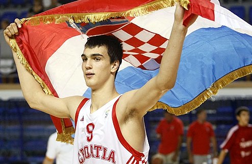 Шарич проведет следующий сезон в Хорватии Бильбао отдал хорватского таланта в аренду Сплиту.