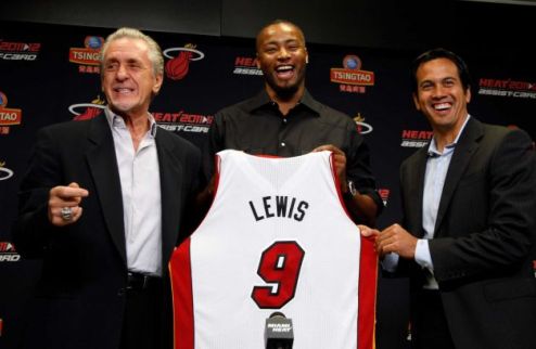 НБА. Льюис готов к роли запасного Этим летом 33-летний форвард подписал годичный контракт с Майами Хит.