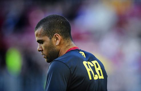 Алвеш выбыл на три недели В состоявшемся в воскресенье Эль Класико Барселона потеряла еще одного защитника.