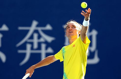 Долгополов громит Шарди в Шанхае Украинский теннисист очень уверенно стартовал на предпоследнем в году турнире серии Мастерс.