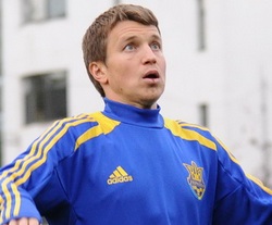 Ротань: "Мы очень расстроены результатом" Полузащитник сборной Украины Руслан Ротань передал настроение всей команды после ничьи в Кишиневе. 