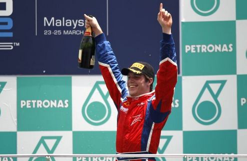Разия: "Никому непросто попасть в Формулу-1, но у меня есть шанс" Луис считает,  что после отличного сезона в GP2, он может получить место в кокпите одн...