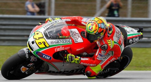 MotoGP. Росси: "Сейчас гонки стали скучными" Валентино считает, что по зрелищности Королевский класс серьезно уступает Moto3 и Moto2.