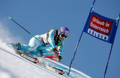 Горные лыжи. Мазе выигрывает первую попытку в Зельдене Словенская горнолыжница Тина Мазе выиграла первую попытку в гигантском слаломе на стартовом этапе...