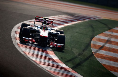 Формула-1. Гран-при Абу-Даби. Хэмилтон выигрывает первую практику Льюис Хэмилтон выиграл первые свободные заезды.