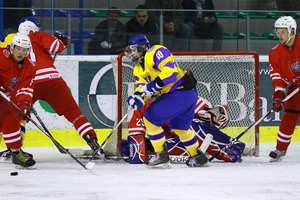 Молодежная сборная: польский беспредел в Санке Молодежка отказалась от второго матча с поляками, чтобы сохранить здоровье хоккеистам.