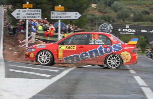 Mentos Ascania Racing на Ралли Испании Субботняя секция испанского ралли включала в себя шесть спецучастков, в число которых входил один из самых протяж...