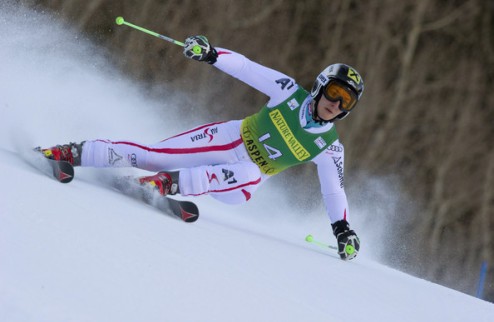 Горные лыжи. Цеттель выиграла первую попытку Австрийка Катрин Цеттель выиграла первую попытку в специальном слаломе на этапе Кубка мира по горным лыжам ...
