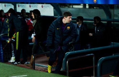 У Месси травма колена Повреждение форвард Барселоны получил во вчерашней игре с Бенфикой.