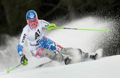 Горные лыжи. Победы Зузуловой, Париса и Райхельта Состоялись очередные гонки в рамках Кубка мира по горным лыжам.
