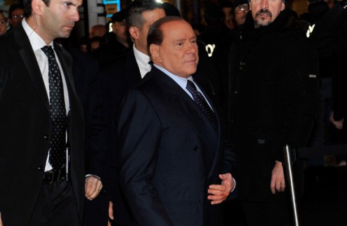 Берлускони: Блаттер не прав относительно расизма  Президент Милана не разделяет точку зрения президента ФИФА.