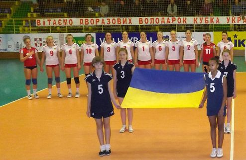 Волейбол. ЧЕ-2013. Украинские девушки лишь четвертые в отборочной группе Из пяти матчей в Луцке украинки выиграли только два.