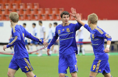 Мемориал Гранаткина: Украина выходит в полуфинал В третьем матче группы украинцы расправилась со сверстниками из Азербайджана. 